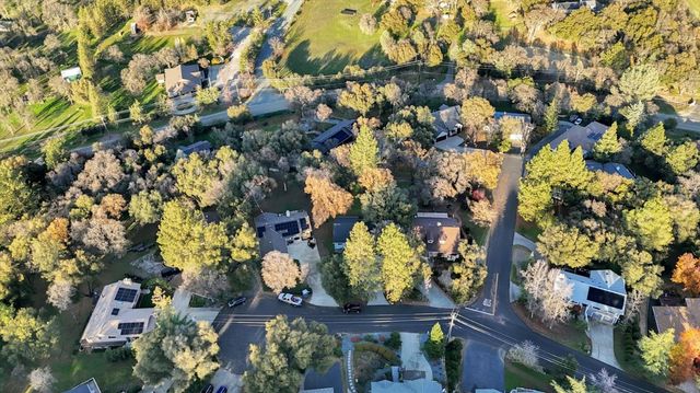 11660 Bluebird Ct, Auburn, CA 95602