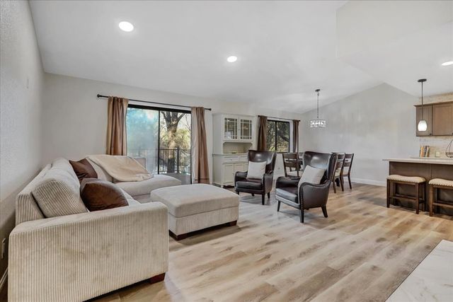 11660 Bluebird Ct, Auburn, CA 95602