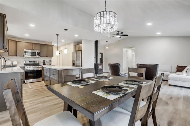 11660 Bluebird Ct, Auburn, CA 95602