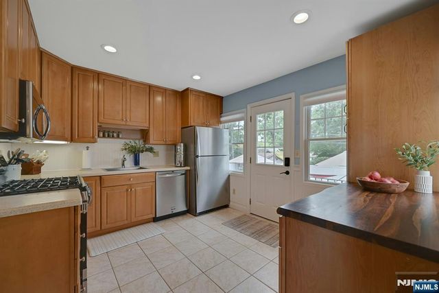58 Ramapo Road, West Milford, NJ 07421