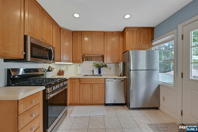 58 Ramapo Road, West Milford, NJ 07421