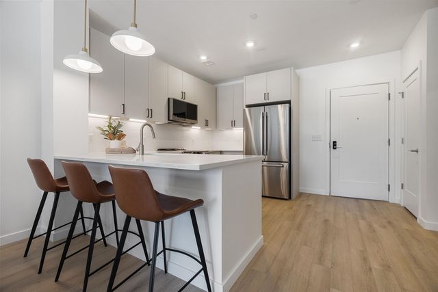 80 Constitution Ave Unit 310, Portsmouth, NH 03801