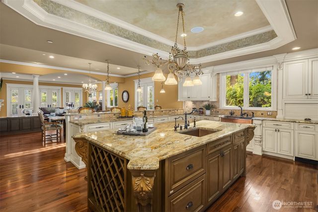 8638 NE 19th Place, Clyde Hill, WA 98004