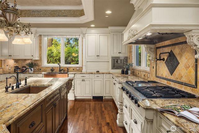 8638 NE 19th Place, Clyde Hill, WA 98004