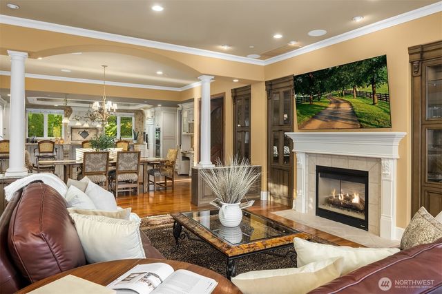 8638 NE 19th Place, Clyde Hill, WA 98004