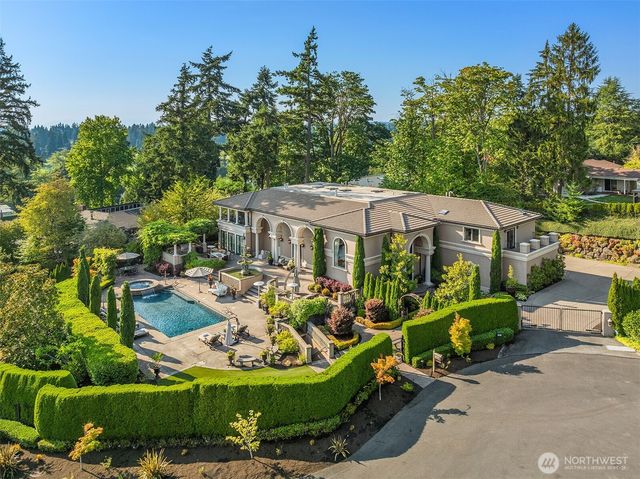 8638 NE 19th Place, Clyde Hill, WA 98004