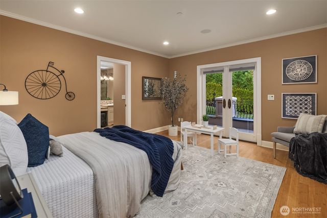 8638 NE 19th Place, Clyde Hill, WA 98004