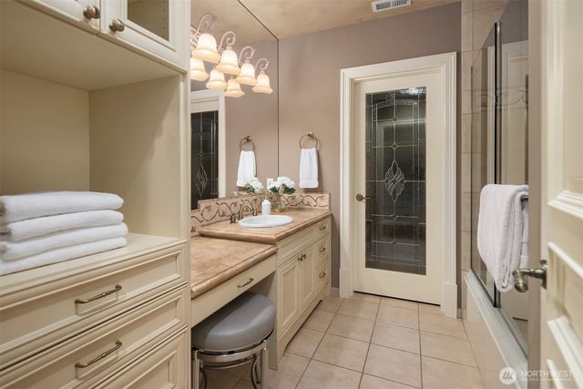 8638 NE 19th Place, Clyde Hill, WA 98004
