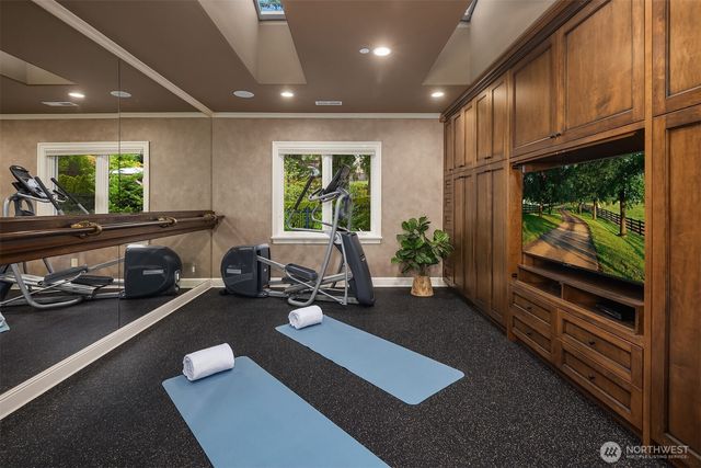 8638 NE 19th Place, Clyde Hill, WA 98004
