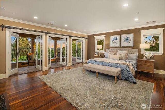 8638 NE 19th Place, Clyde Hill, WA 98004