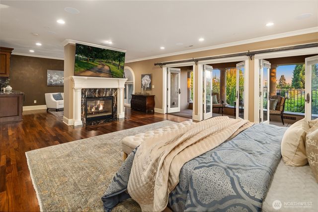 8638 NE 19th Place, Clyde Hill, WA 98004