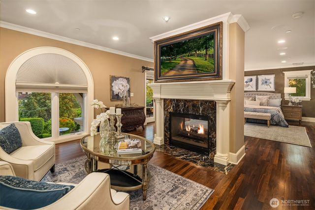 8638 NE 19th Place, Clyde Hill, WA 98004