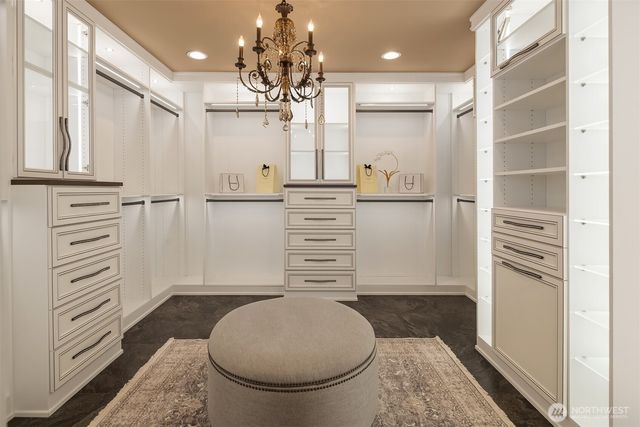 8638 NE 19th Place, Clyde Hill, WA 98004