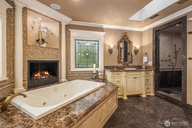 8638 NE 19th Place, Clyde Hill, WA 98004