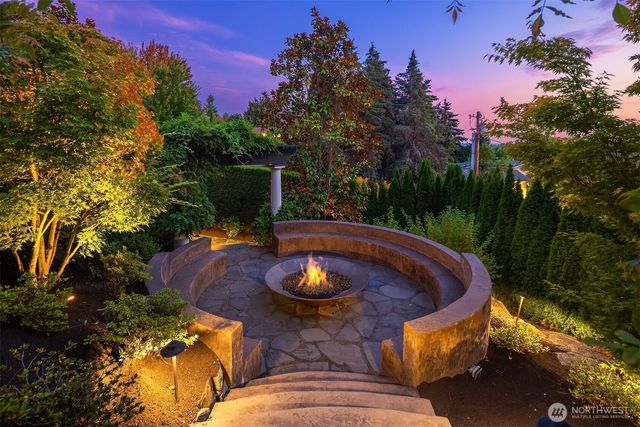 8638 NE 19th Place, Clyde Hill, WA 98004