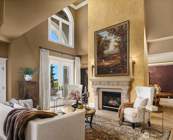 8638 NE 19th Place, Clyde Hill, WA 98004