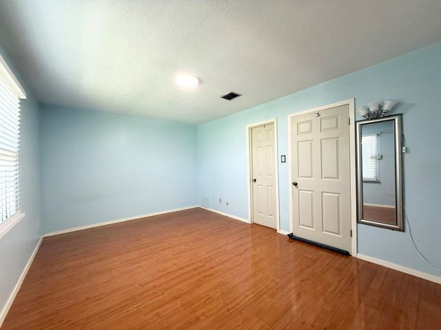 8438 Leawood Blvd 1, Houston, TX 77072
