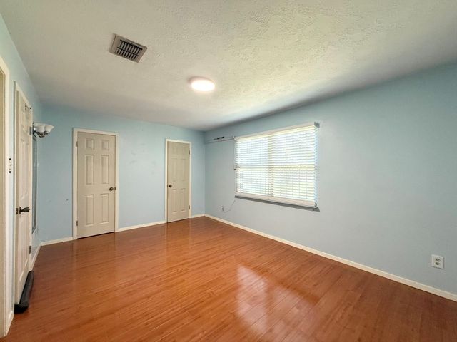 8438 Leawood Blvd 1, Houston, TX 77072