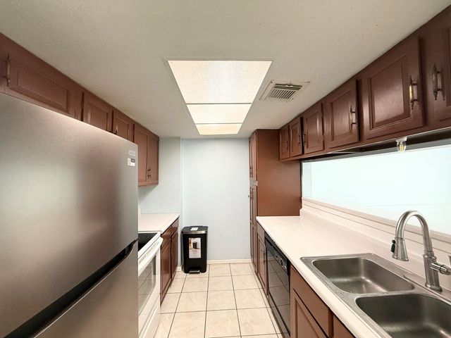 8438 Leawood Blvd 1, Houston, TX 77072