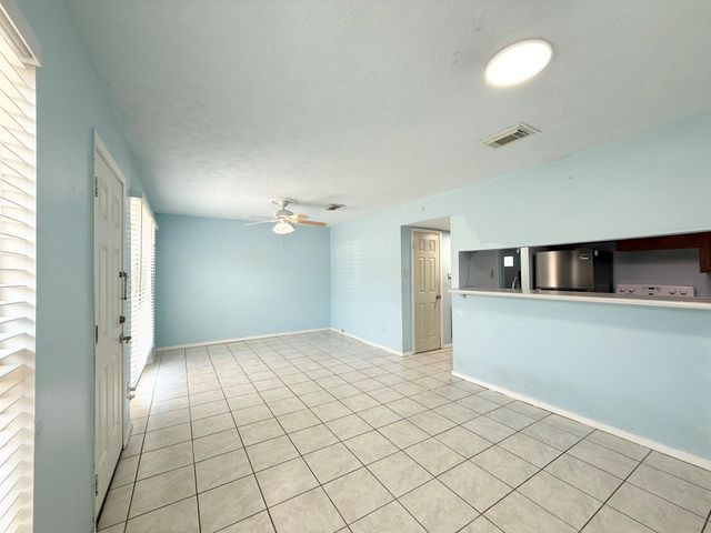 8438 Leawood Blvd 1, Houston, TX 77072