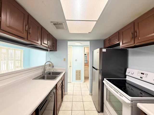 8438 Leawood Blvd 1, Houston, TX 77072