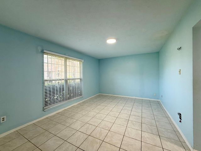 8438 Leawood Blvd 1, Houston, TX 77072