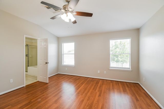 1060 Cabot Cove, Dickinson, TX 77539