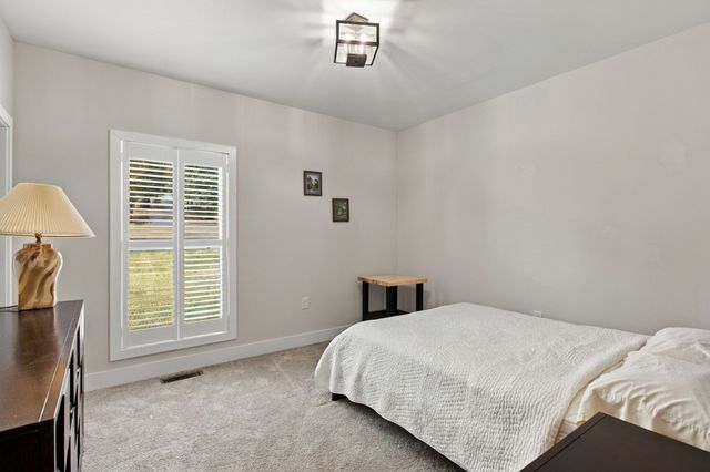 1208 Wiltshire Ct, Columbia, TN 38401