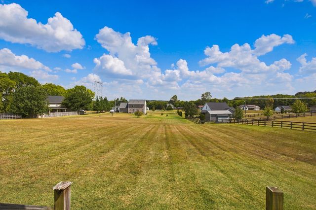 1208 Wiltshire Ct, Columbia, TN 38401