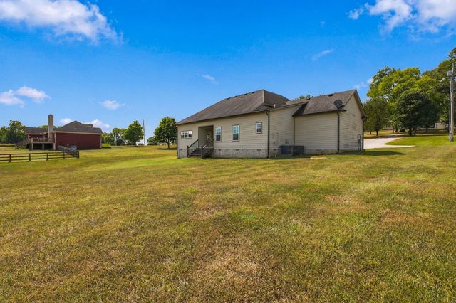 1208 Wiltshire Ct, Columbia, TN 38401