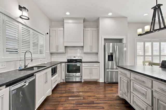 1208 Wiltshire Ct, Columbia, TN 38401