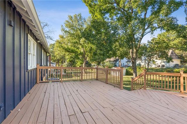 9516 Woodson Drive, Overland Park, KS 66207