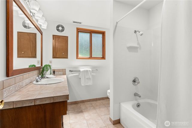 21415 SE 16th Place, Sammamish, WA 98075