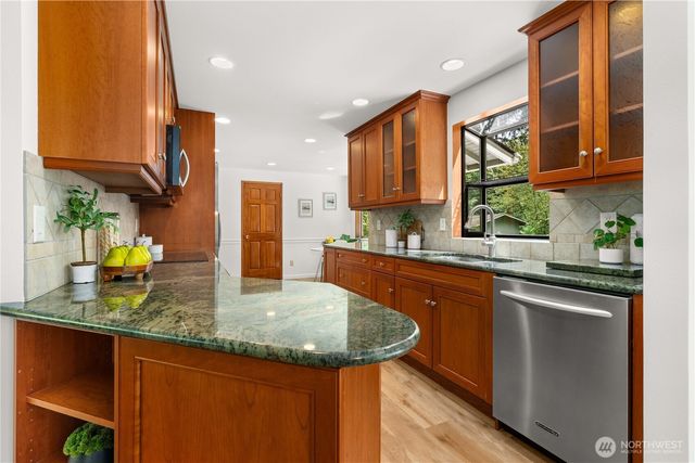 21415 SE 16th Place, Sammamish, WA 98075