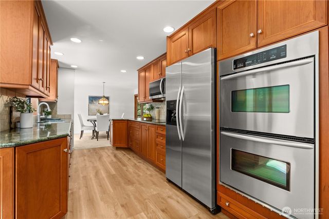 21415 SE 16th Place, Sammamish, WA 98075