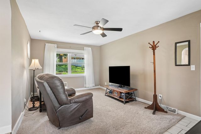 1535 Maxine Avenue, Waterloo, IA 50701