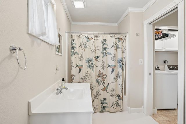 1535 Maxine Avenue, Waterloo, IA 50701