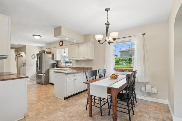 1535 Maxine Avenue, Waterloo, IA 50701