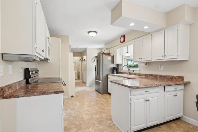 1535 Maxine Avenue, Waterloo, IA 50701