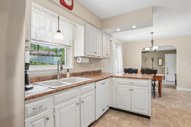 1535 Maxine Avenue, Waterloo, IA 50701