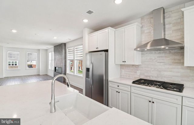 19814 LAVENDER DUST SQ, Ashburn, VA 20147