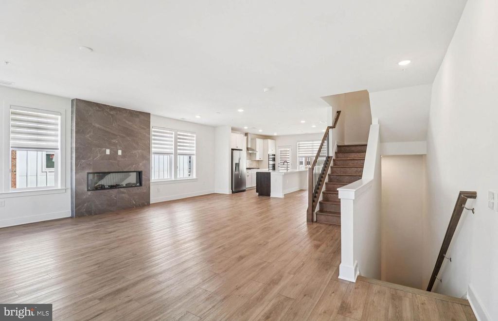 19814 LAVENDER DUST SQ, Ashburn, VA 20147