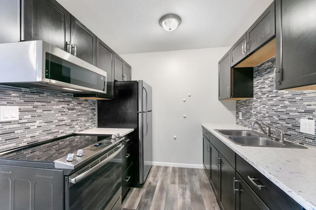 9143 Highway 55 305, Golden Valley, MN 55427