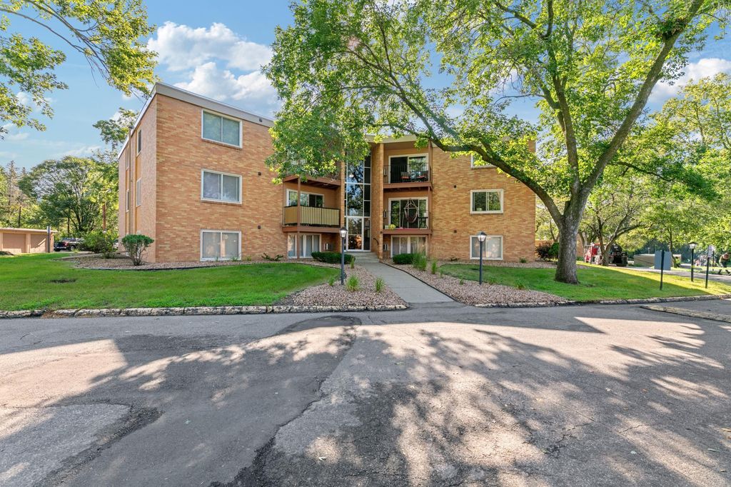 9143 Highway 55 305, Golden Valley, MN 55427