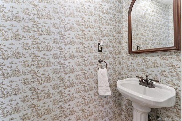 12 Swarthmore Road, Scarsdale, NY 10583