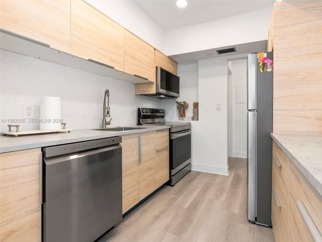 10210 Collins Ave 202, Bal Harbour, FL 33154