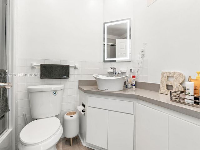 10210 Collins Ave 202, Bal Harbour, FL 33154