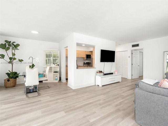 10210 Collins Ave 202, Bal Harbour, FL 33154