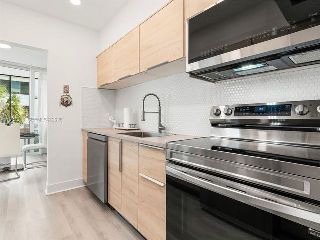 10210 Collins Ave 202, Bal Harbour, FL 33154