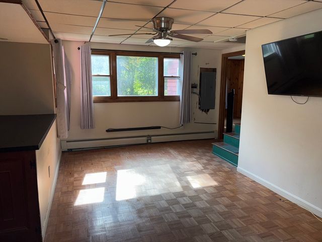 1442 Old Pleasant St, Bridgewater, MA 02324